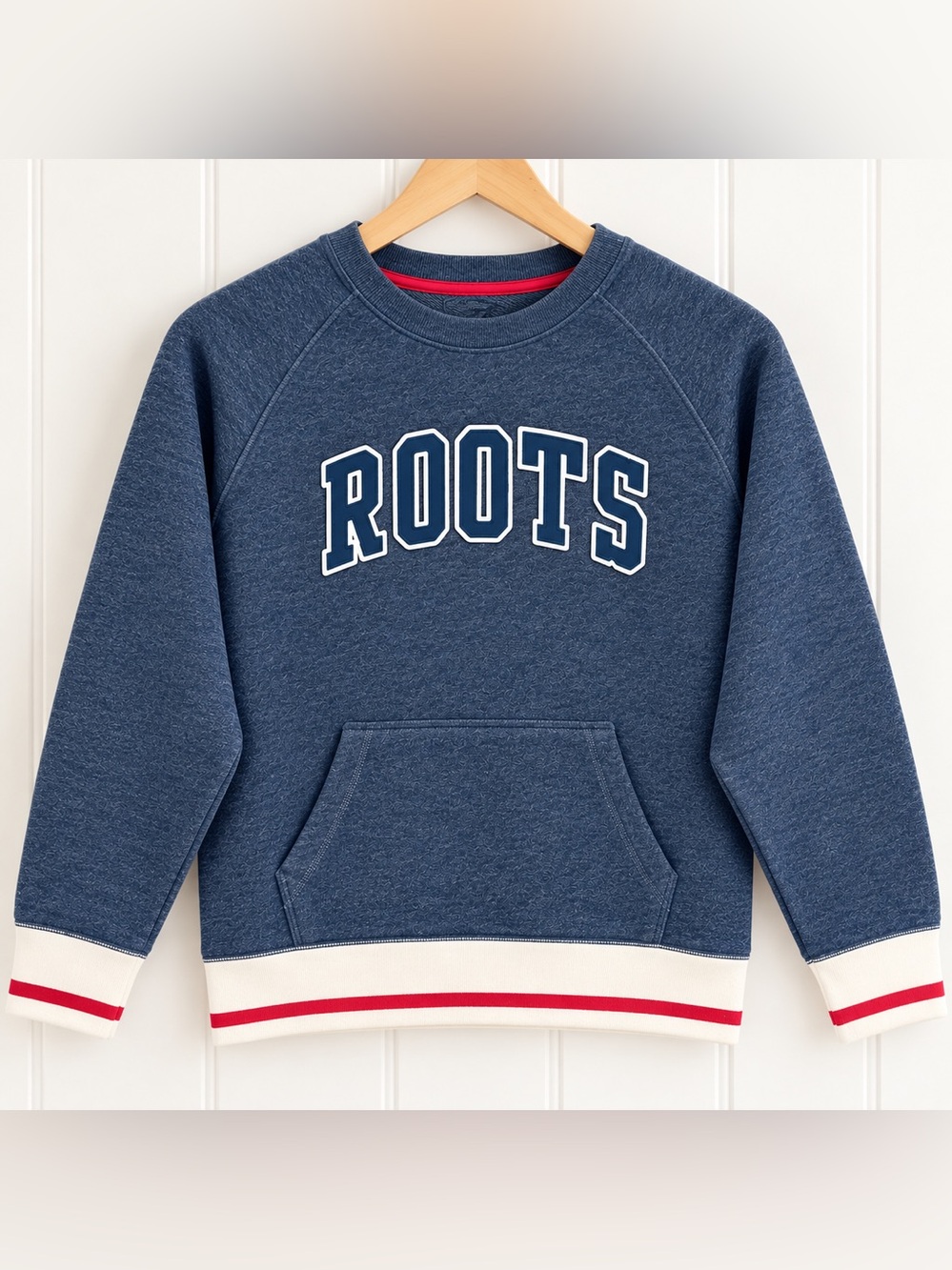 Roots cabin kids size youth XXL (13-14 years) navy blue sweater like new!